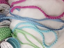 тесьма декоративная с мелкими помпонами