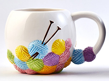 КРУЖКА С РУЧКОЙ И РИСУНКОМ В ВИДЕ КЛУБКОВ, 500 МЛ, ( небольшой брак)